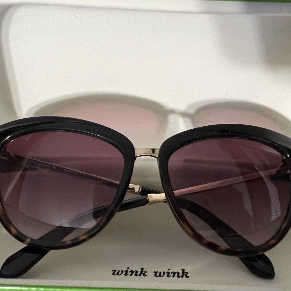 Used Kate Spade Cat-eyes sunglasses w/case